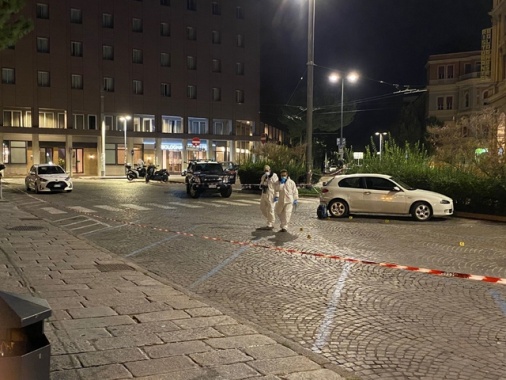 Omicidio in zona stazione a Bologna, si cerca l'aggressore