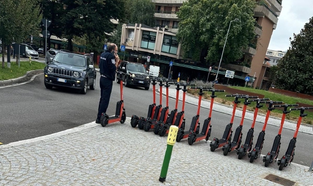 Ecco i nuovi monopattini scaricati sulla rotonda