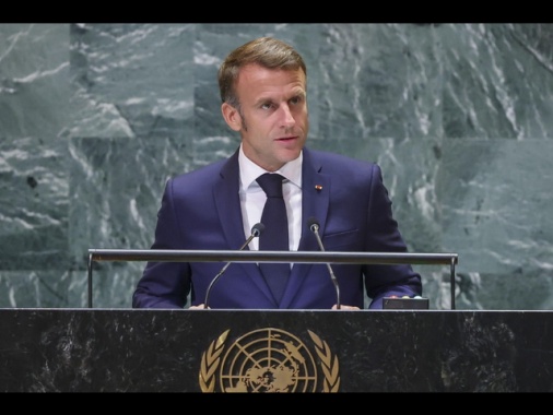 Macron, 'Israele cessi l'escalation in Libano'