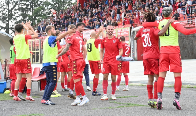 I giocatori del Varese al termine del match contro l’Imperia