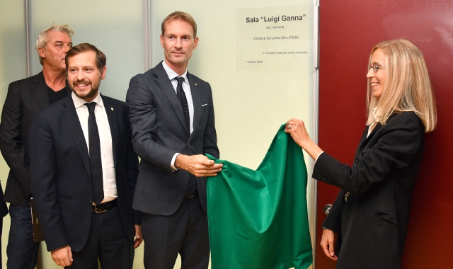 La cerimonia d’inaugurazione della sala al Pirellone intitolato a Luigi Ganna