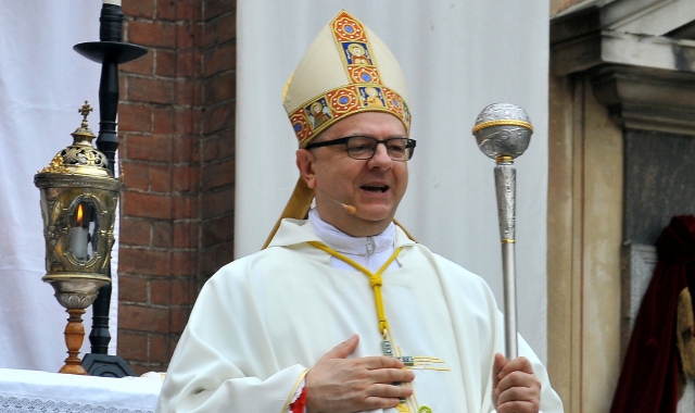 La messa per la pace sarà celebrata da monsignor Angelo Cairati, prevosto e decano di Legnano