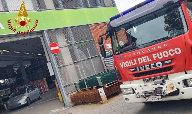 Si ferisce mentre scarica materiale: incidente al Leroy Merlin di Solbiate Arno